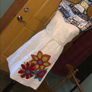 Beautiful strapless sun dress w/ embroidered flowe